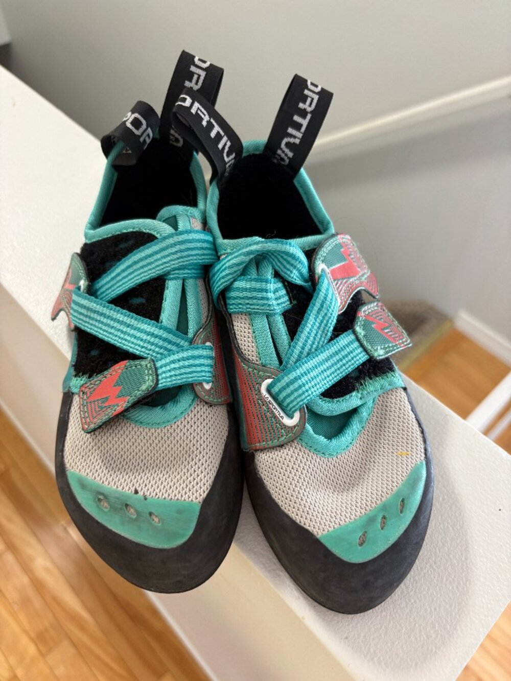 La Sportiva kids rock climbing shoes light blue Size 3 USA Eur 35